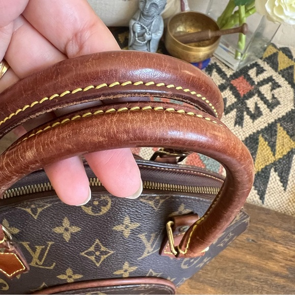 Louis Vuitton Monogram Ellipse PM Vintage Hand Bag - Picture 11 of 17